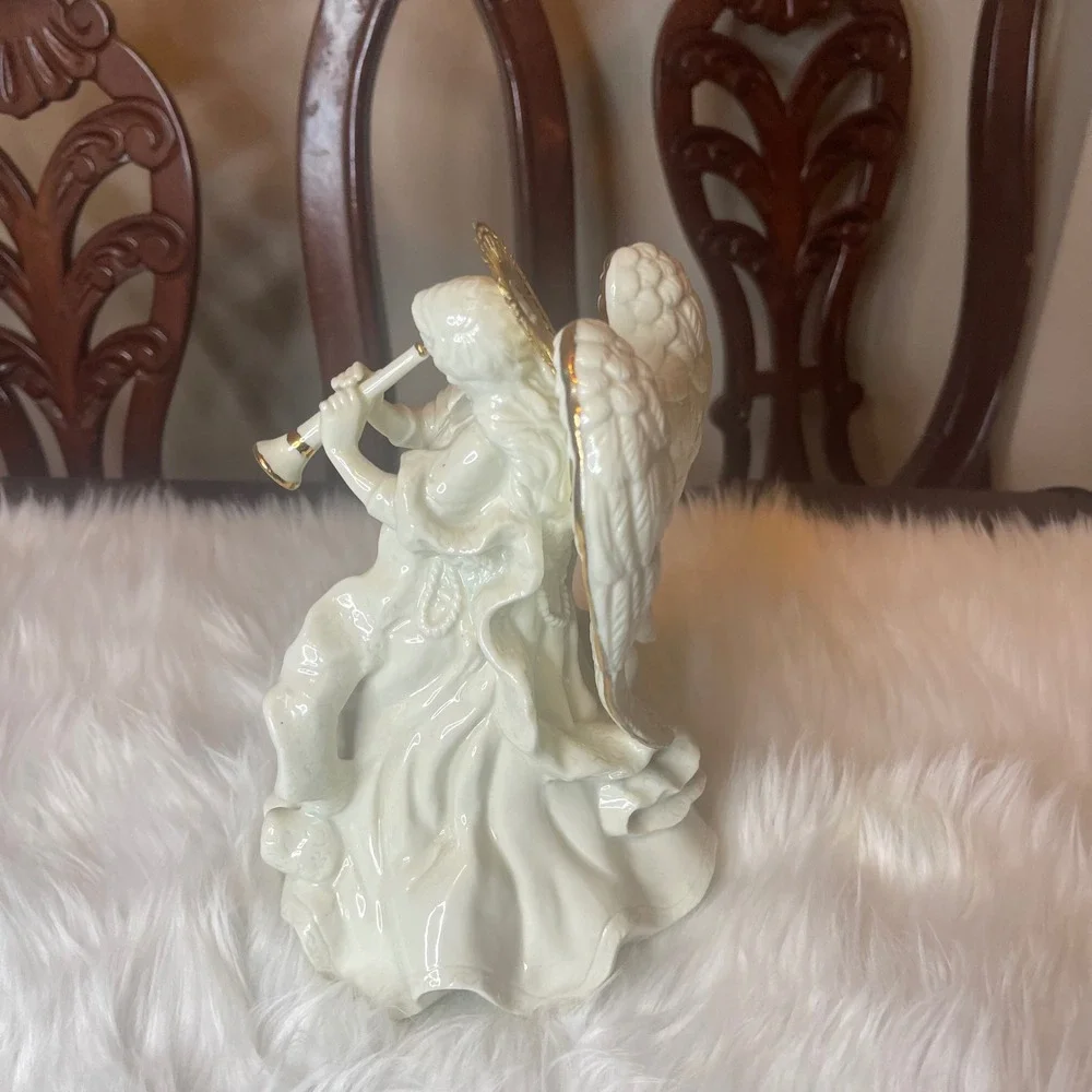 Vintage Dillard's Trimmings Musical Porcelain Angel Figurine 24KT Accents w/ Box